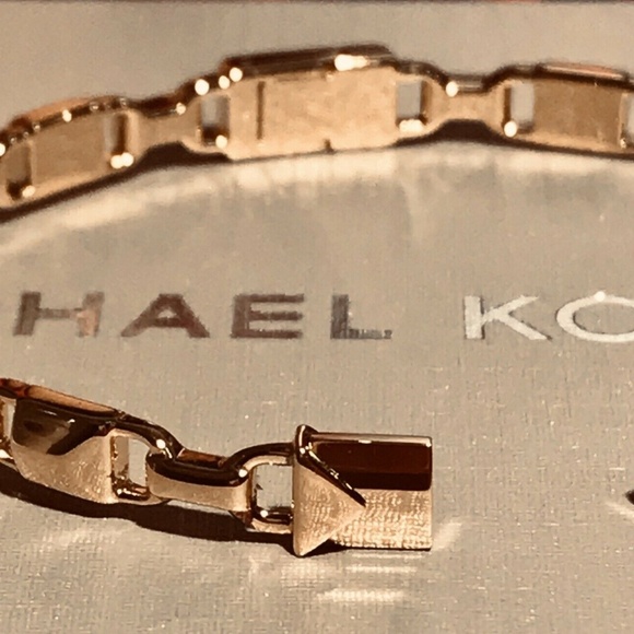 🎁 $225 MICHAEL KORS Mercer Link 14K Rse Gold Cuff - Picture 5 of 6